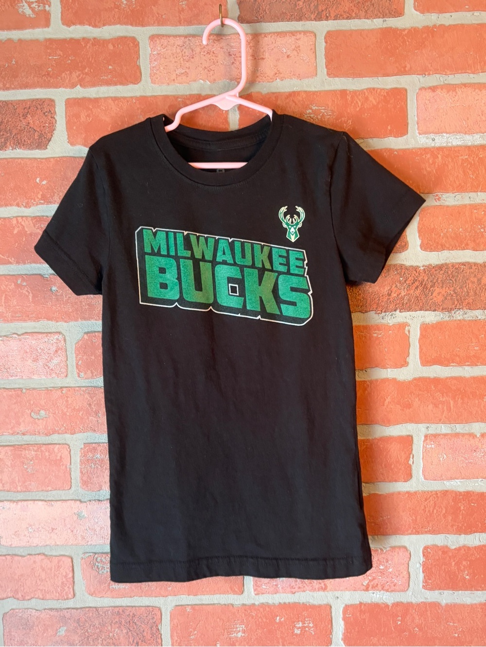 Youth Milwaukee Bucks Black T-Shirt Green Graphic NBA Basketball Kids Size M